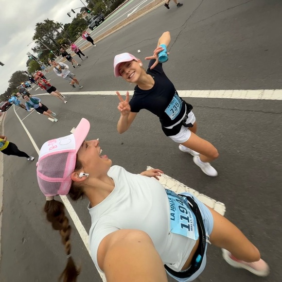 Hi, I’m Kat! 🌞🤍😇 - Picture 3 of 4